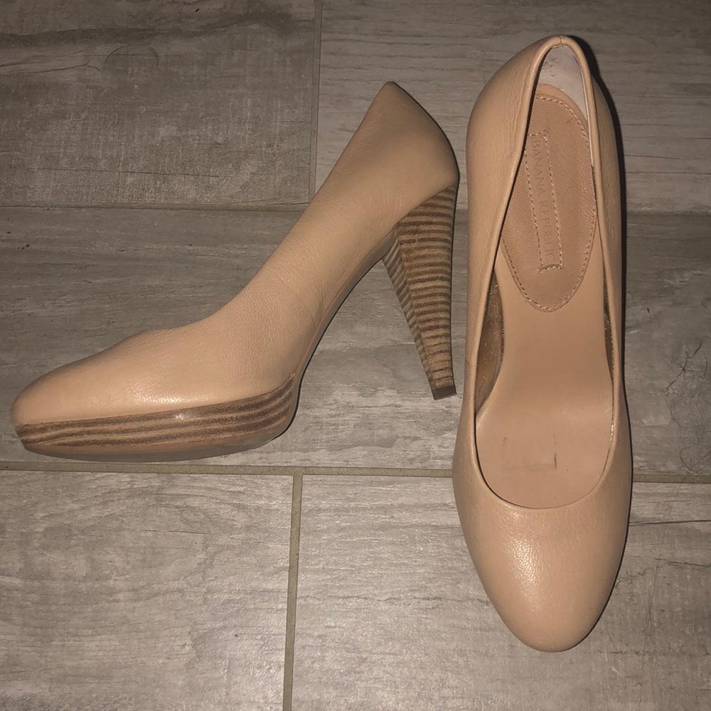 Banana republic heels .